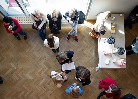 Konferens i kulturhusets foajé