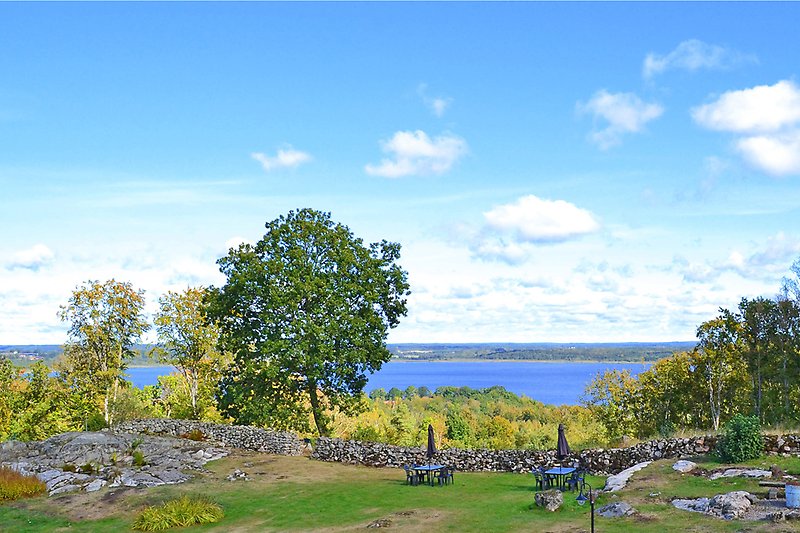 Utsikt över Finjasjön från Tostarps Pensionat. 